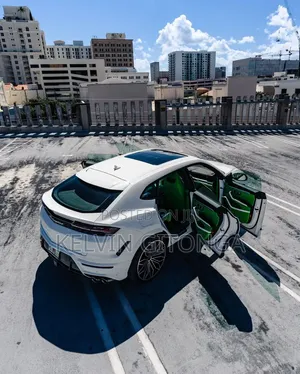 Lamborghini Urus 2022 White