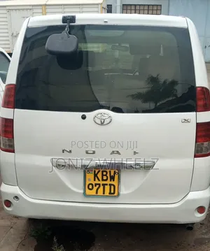 Toyota Noah 2.0 FWD (8 Seater) 2006 White