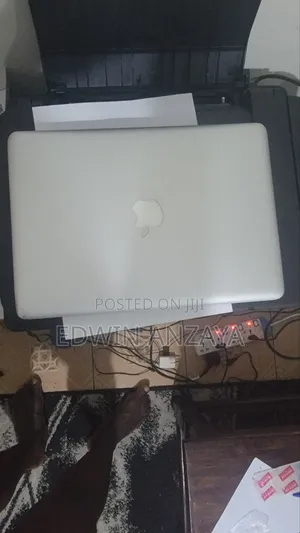 Laptop Apple MacBook Pro 4GB Intel Core i5 HDD 1T