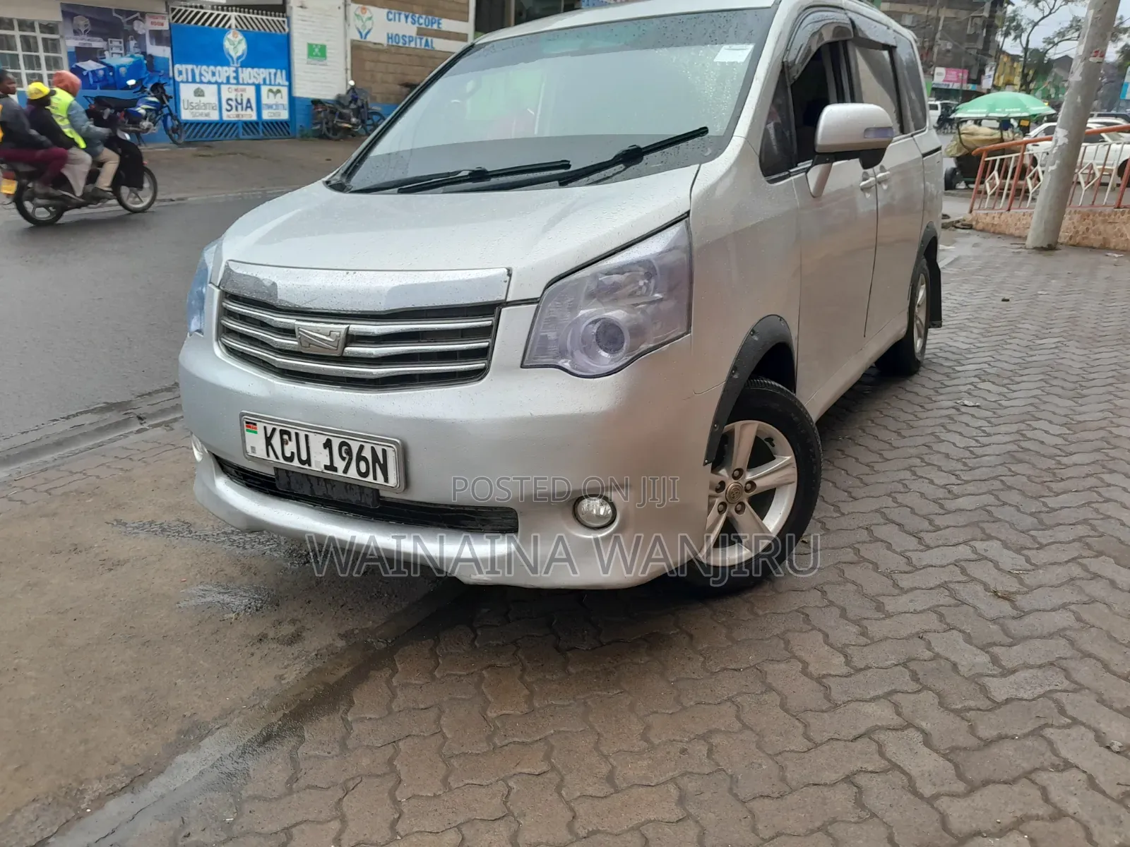 Toyota Noah 2012 Silver