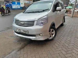 Toyota Noah 2012 Silver