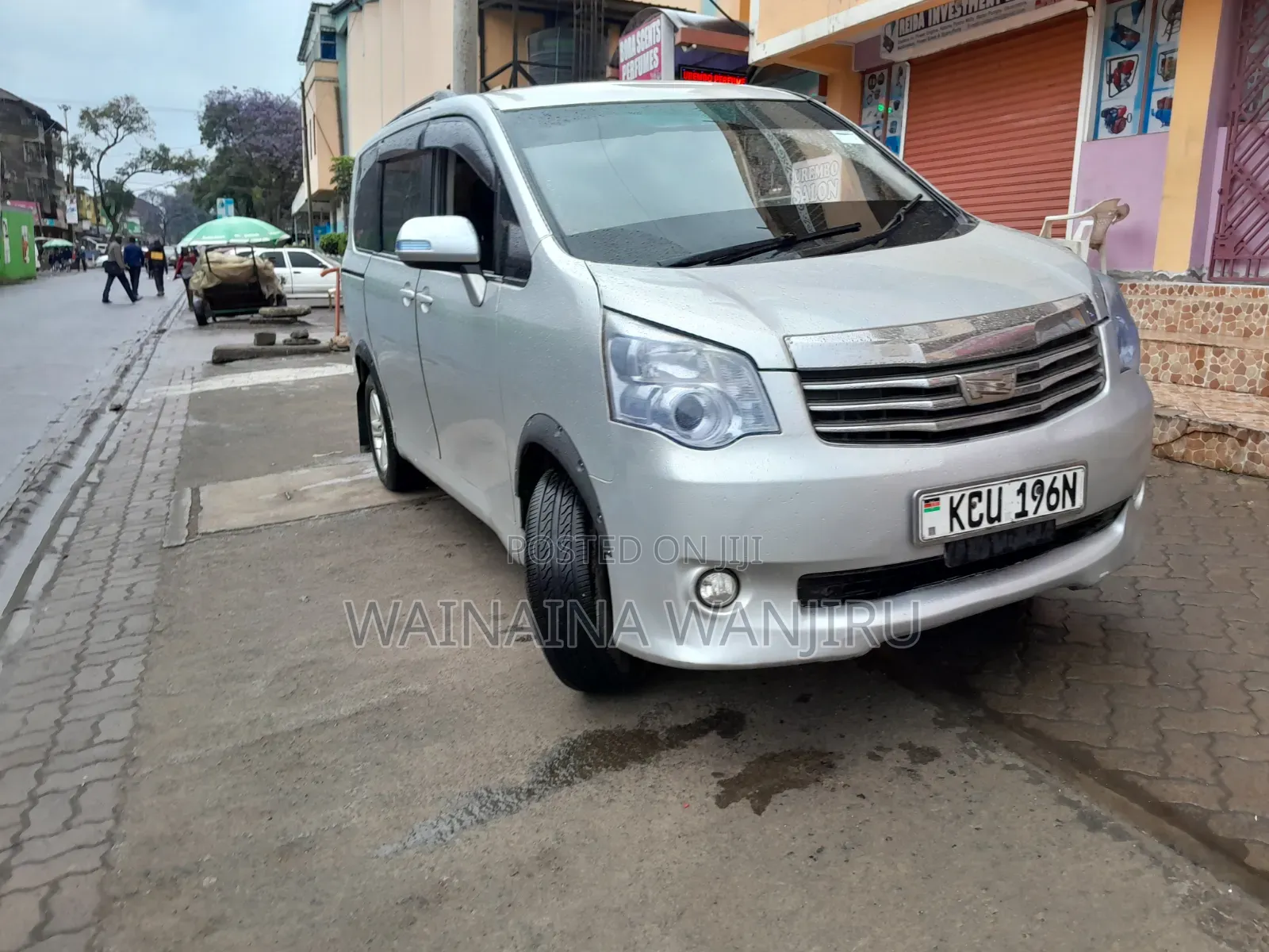 Toyota Noah 2012 Silver