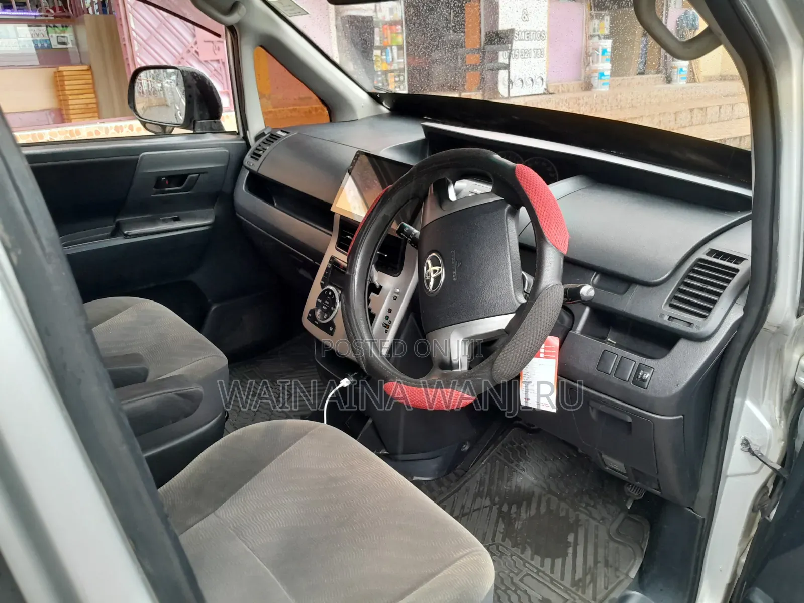 Toyota Noah 2012 Silver