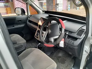 Toyota Noah 2012 Silver