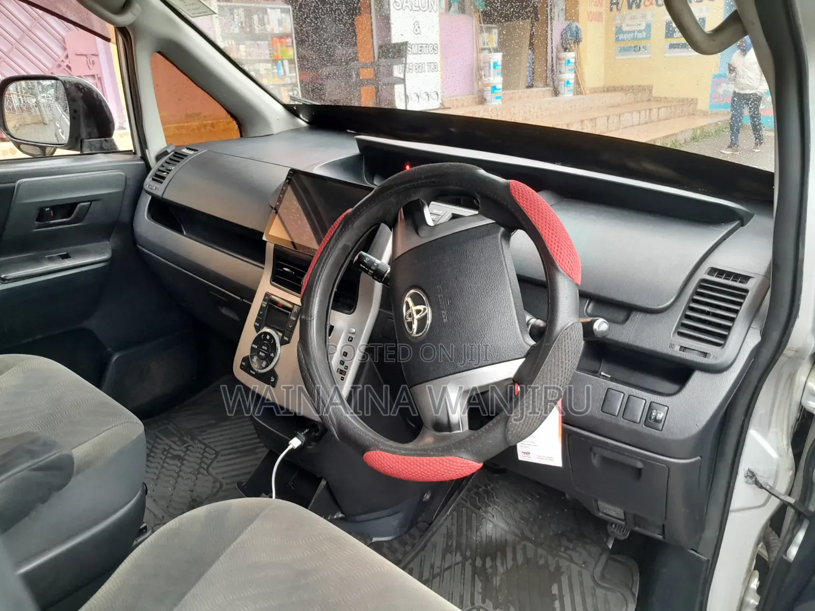 Toyota Noah 2012 Silver