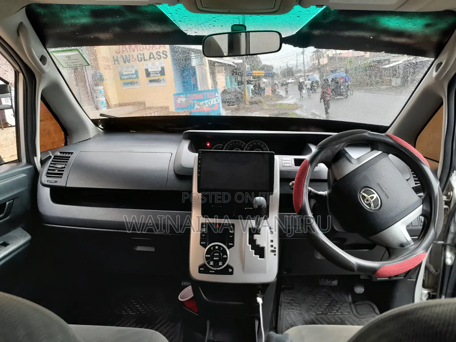 Toyota Noah 2012 Silver