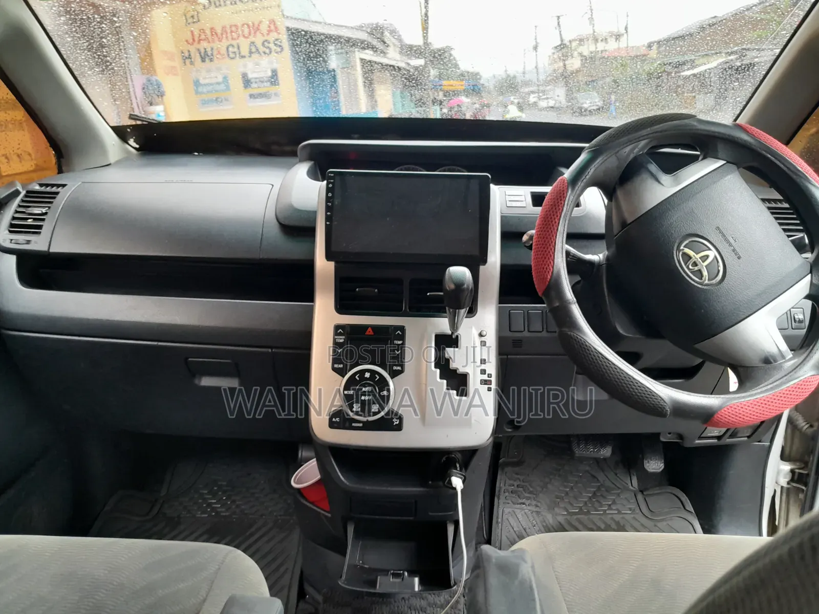 Toyota Noah 2012 Silver