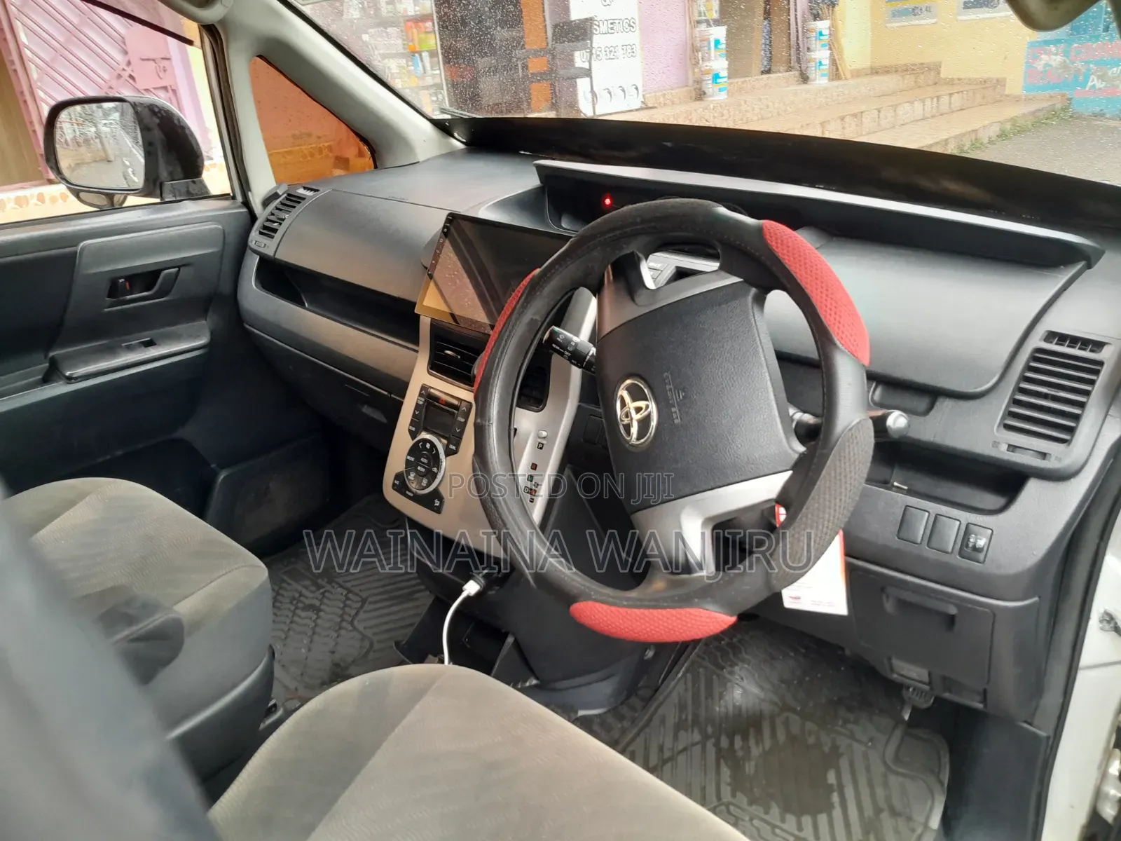 Toyota Noah 2012 Silver