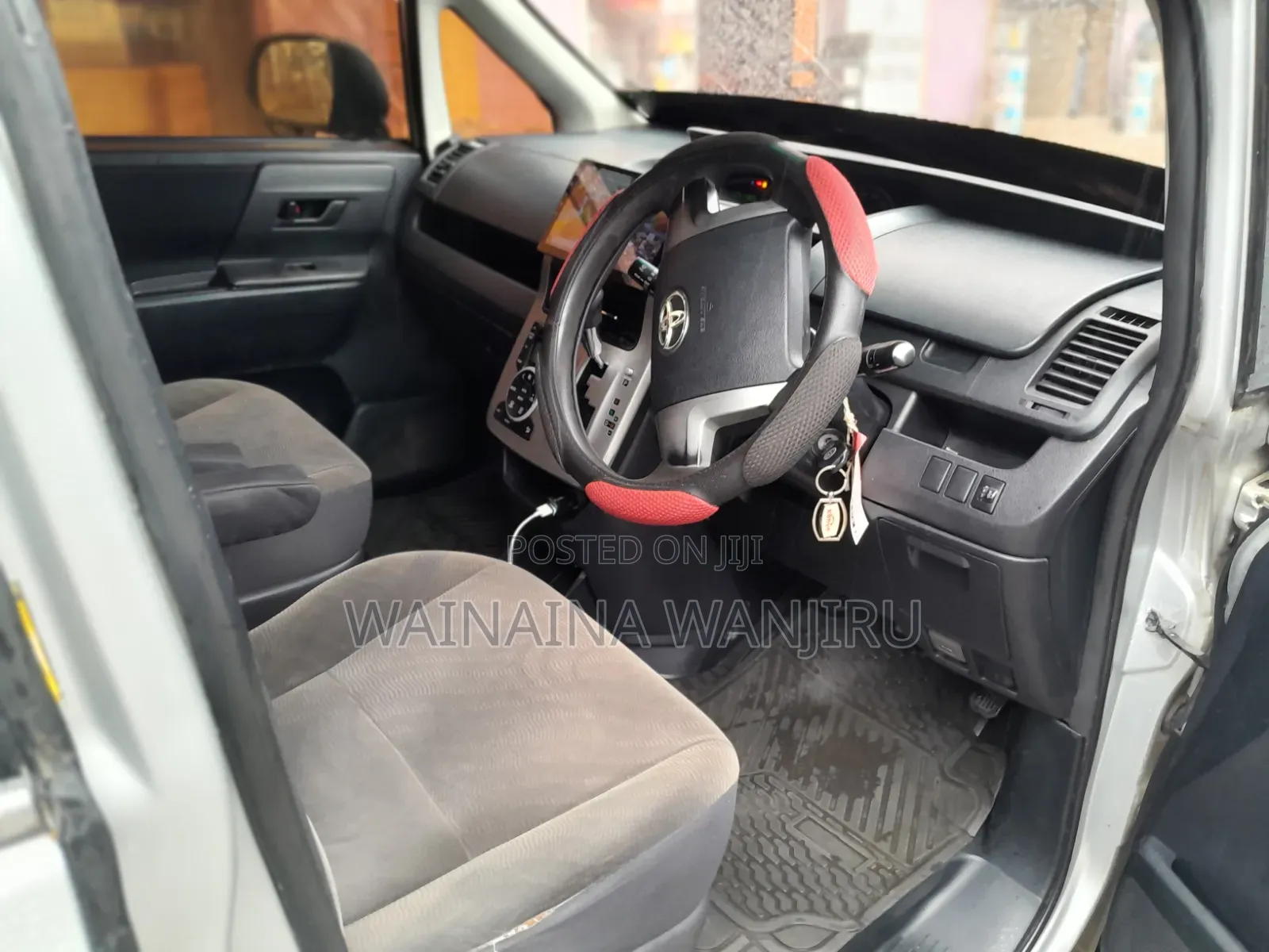 Toyota Noah 2012 Silver