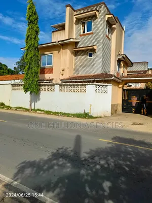 Furnished 5bdrm Apartment in Wood Drive, Kadzandani for sale