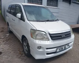 Toyota Noah 2006 White