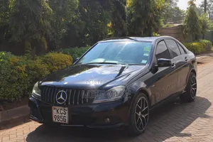 Mercedes-Benz C200 2011 Black