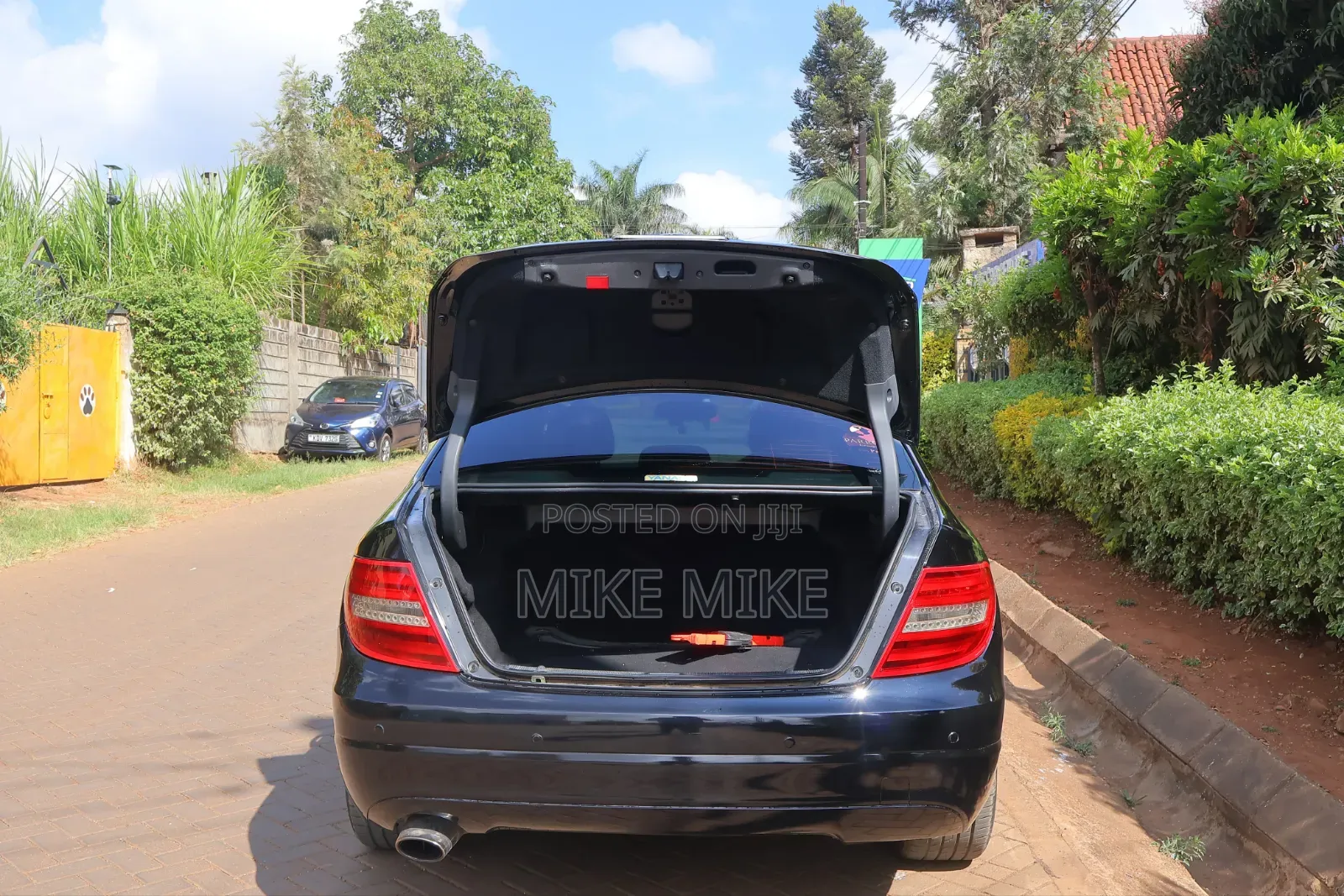 Mercedes-Benz C200 2011 Black