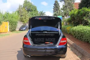 Mercedes-Benz C200 2011 Black