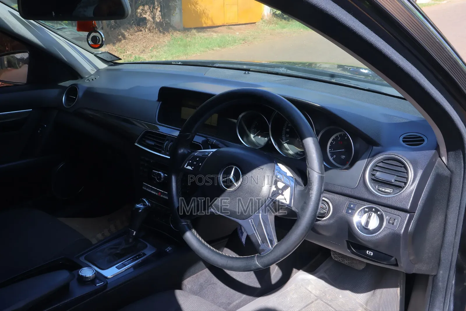 Mercedes-Benz C200 2011 Black