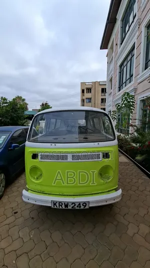 Volkswagen Kombi 1975 White
