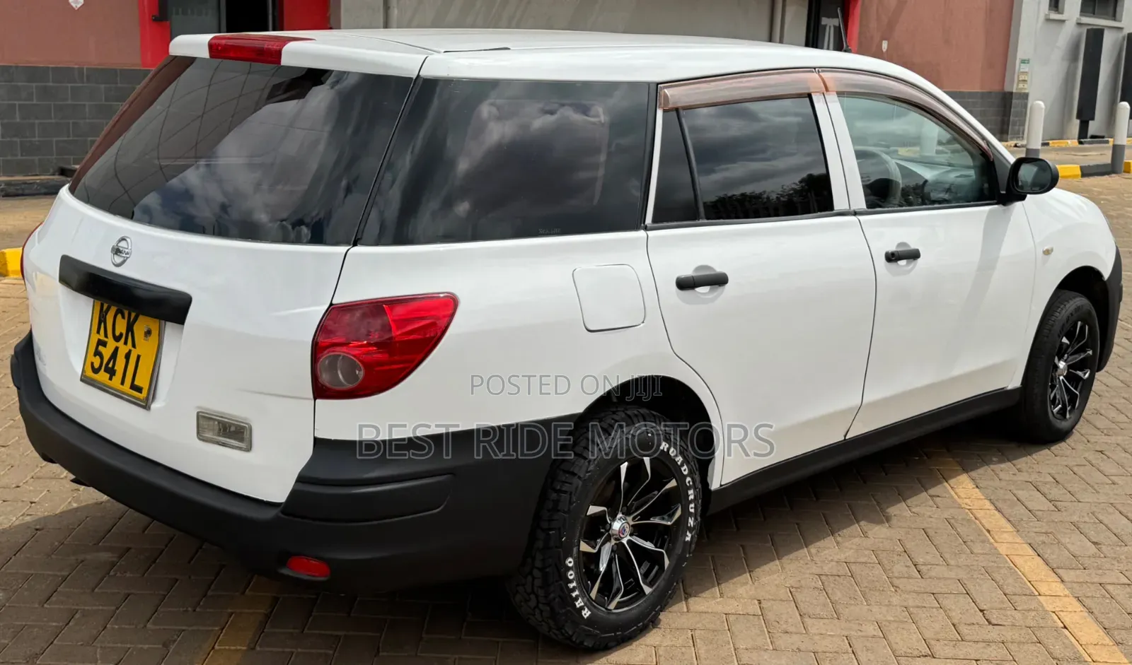 Nissan Advan 2009 White