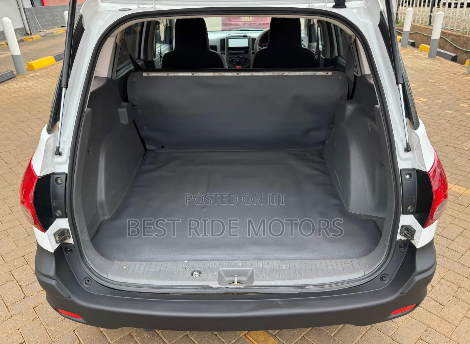 Nissan Advan 2009 White