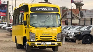 Isuzu NMR 2023 Yellow