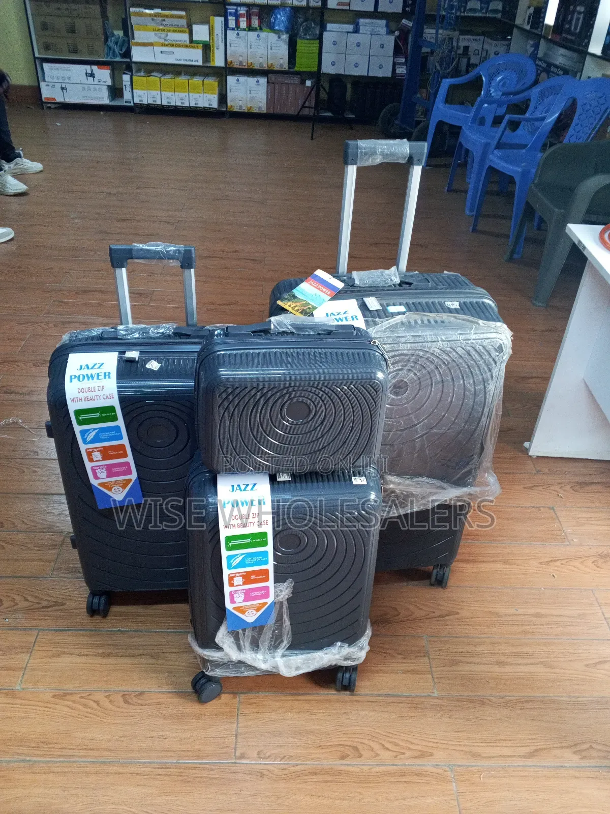4 in 1 Unbreakable Suitcase Set With Expansion Zip