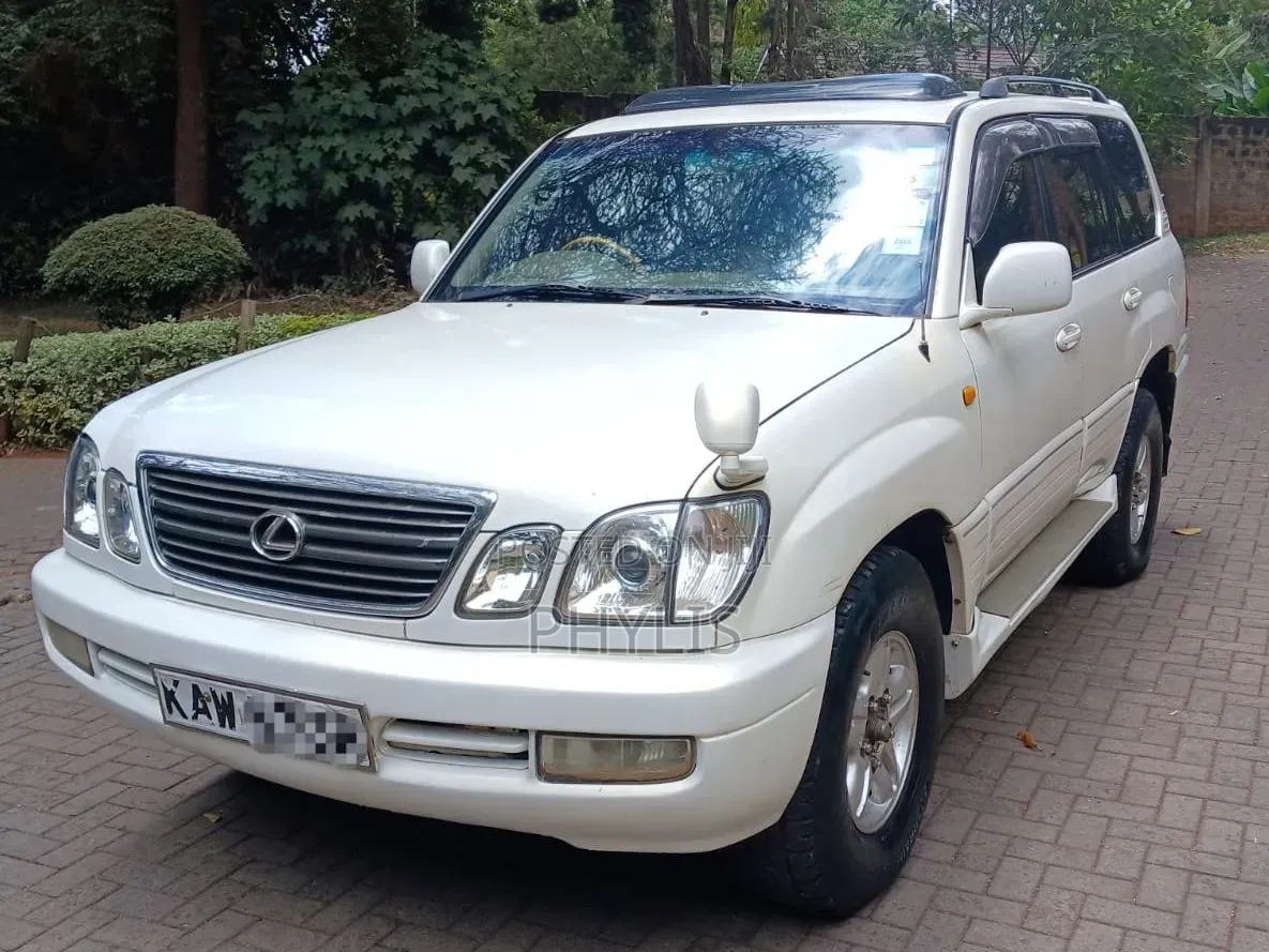 Lexus LX 470 AWD 2001 White