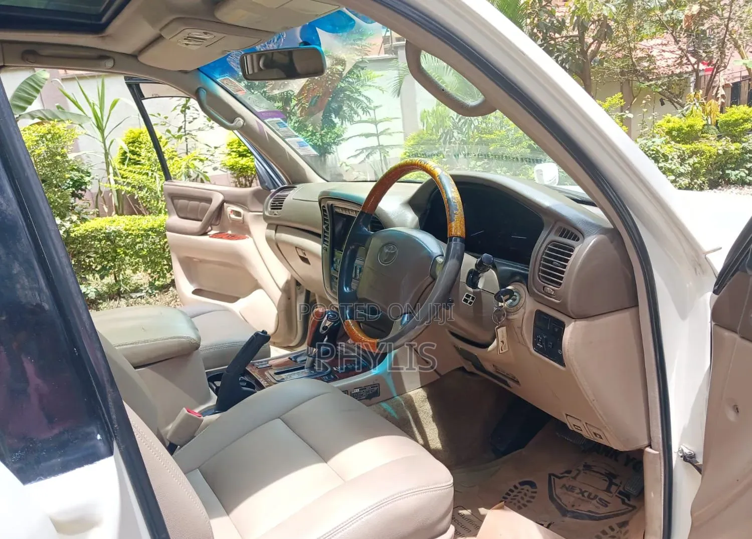 Lexus LX 470 AWD 2001 White