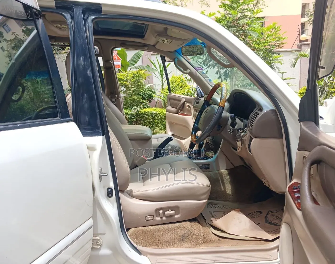 Lexus LX 470 AWD 2001 White
