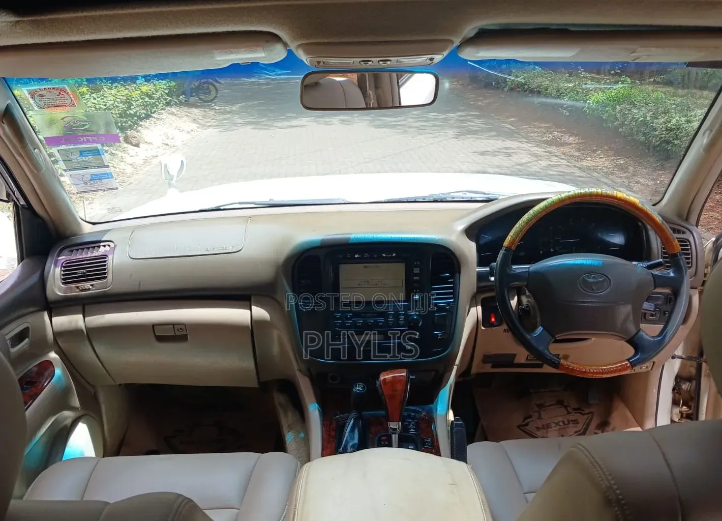 Lexus LX 470 AWD 2001 White