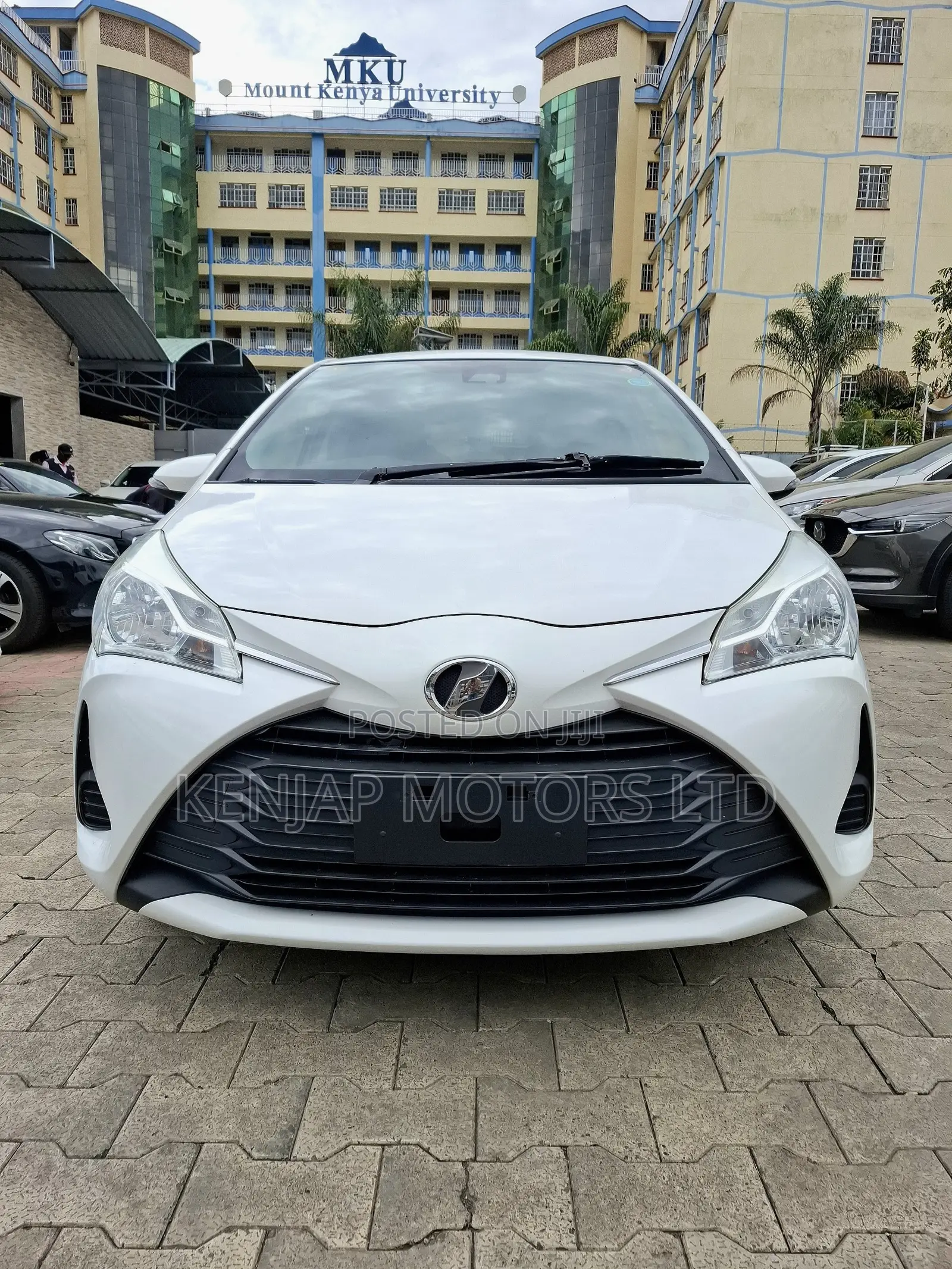 Toyota Vitz 1.3 AWD 5dr 2019 White