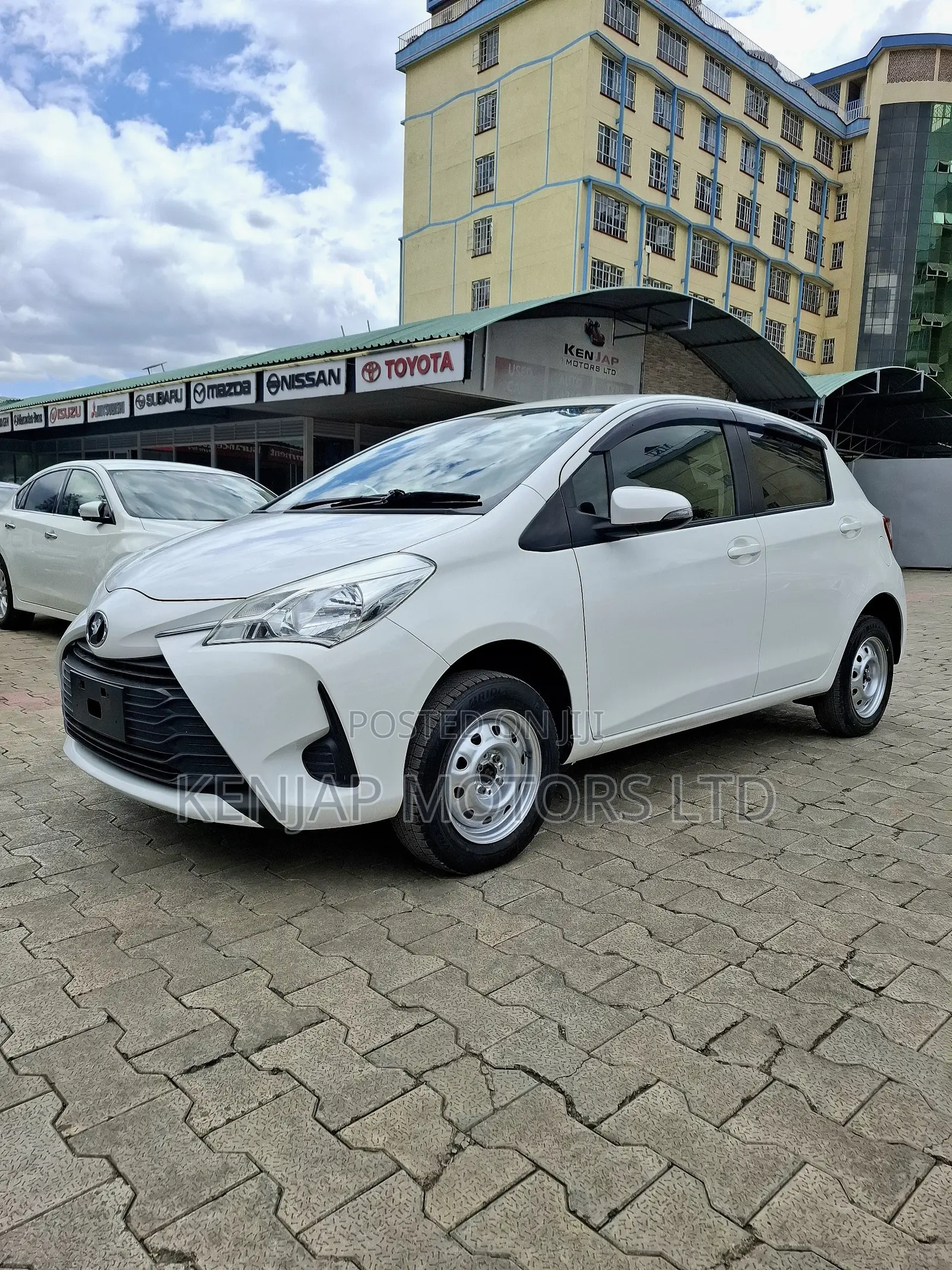 Toyota Vitz 1.3 AWD 5dr 2019 White