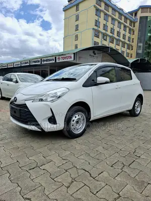 Toyota Vitz 1.3 AWD 5dr 2019 White