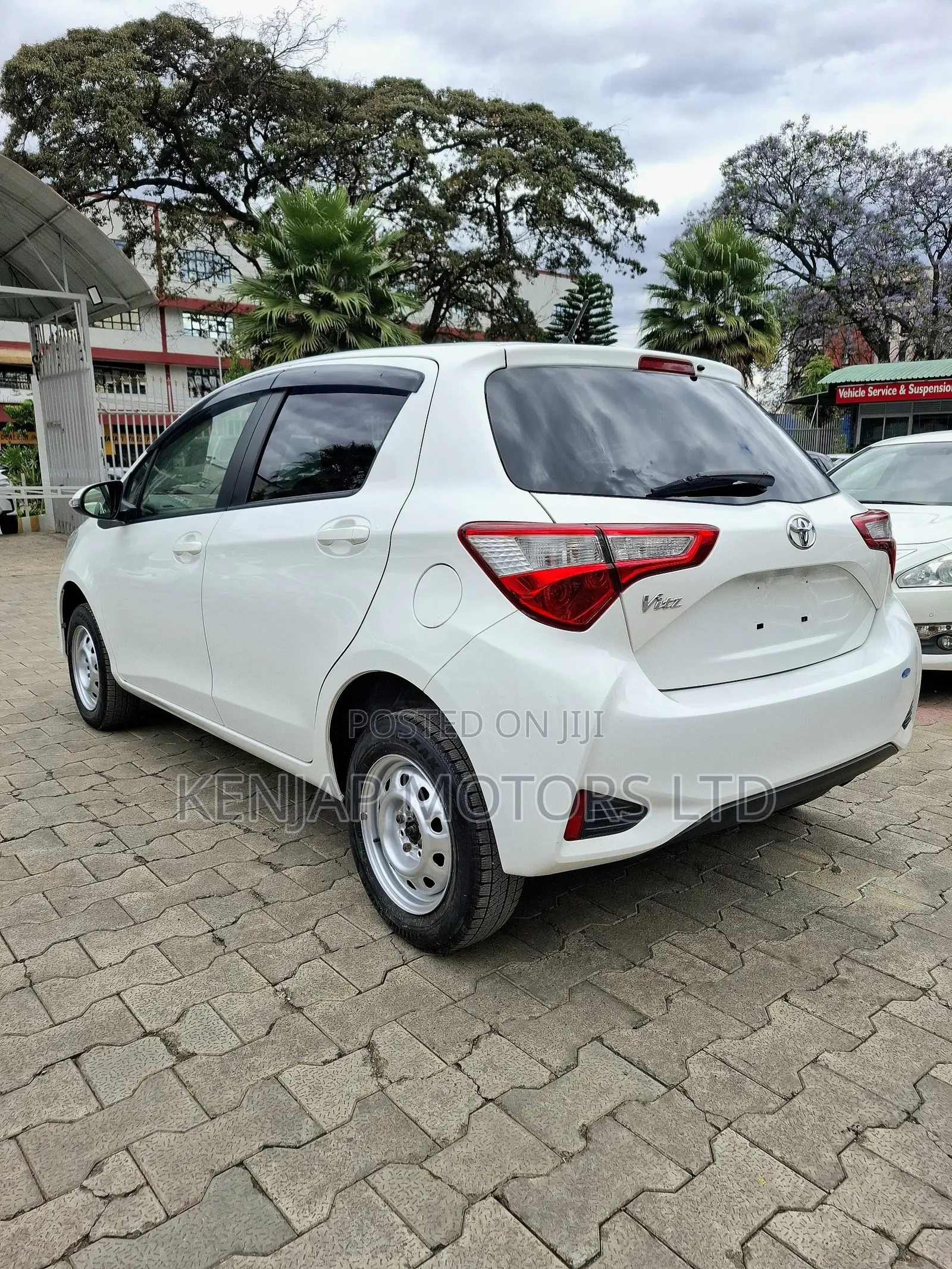 Toyota Vitz 1.3 AWD 5dr 2019 White