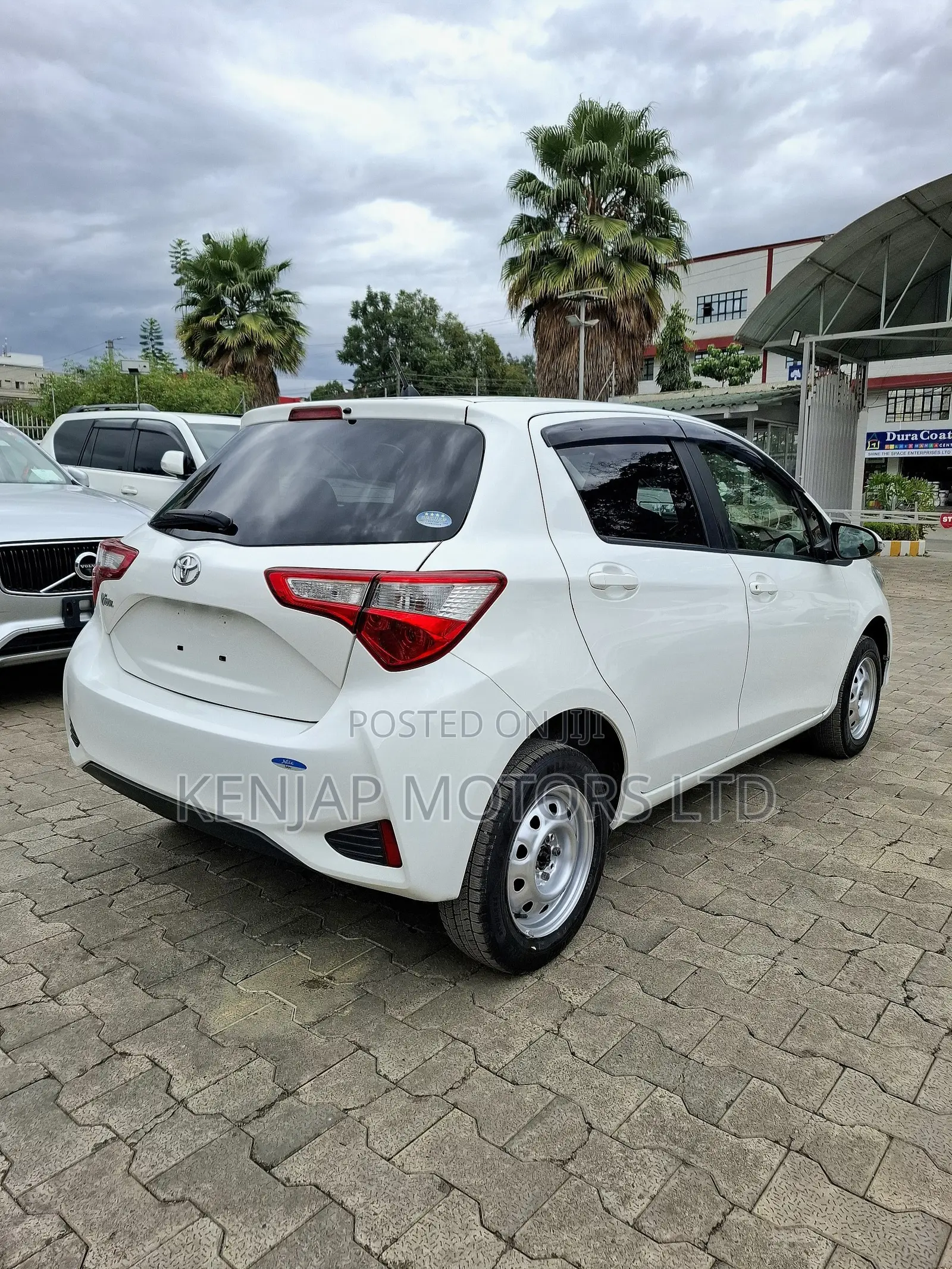 Toyota Vitz 1.3 AWD 5dr 2019 White