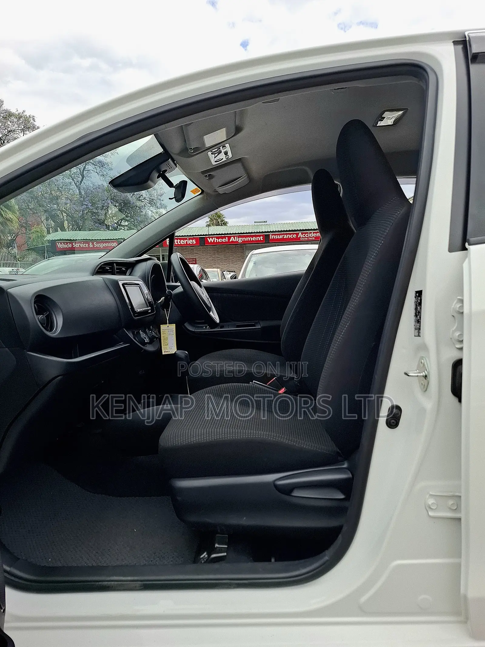 Toyota Vitz 1.3 AWD 5dr 2019 White