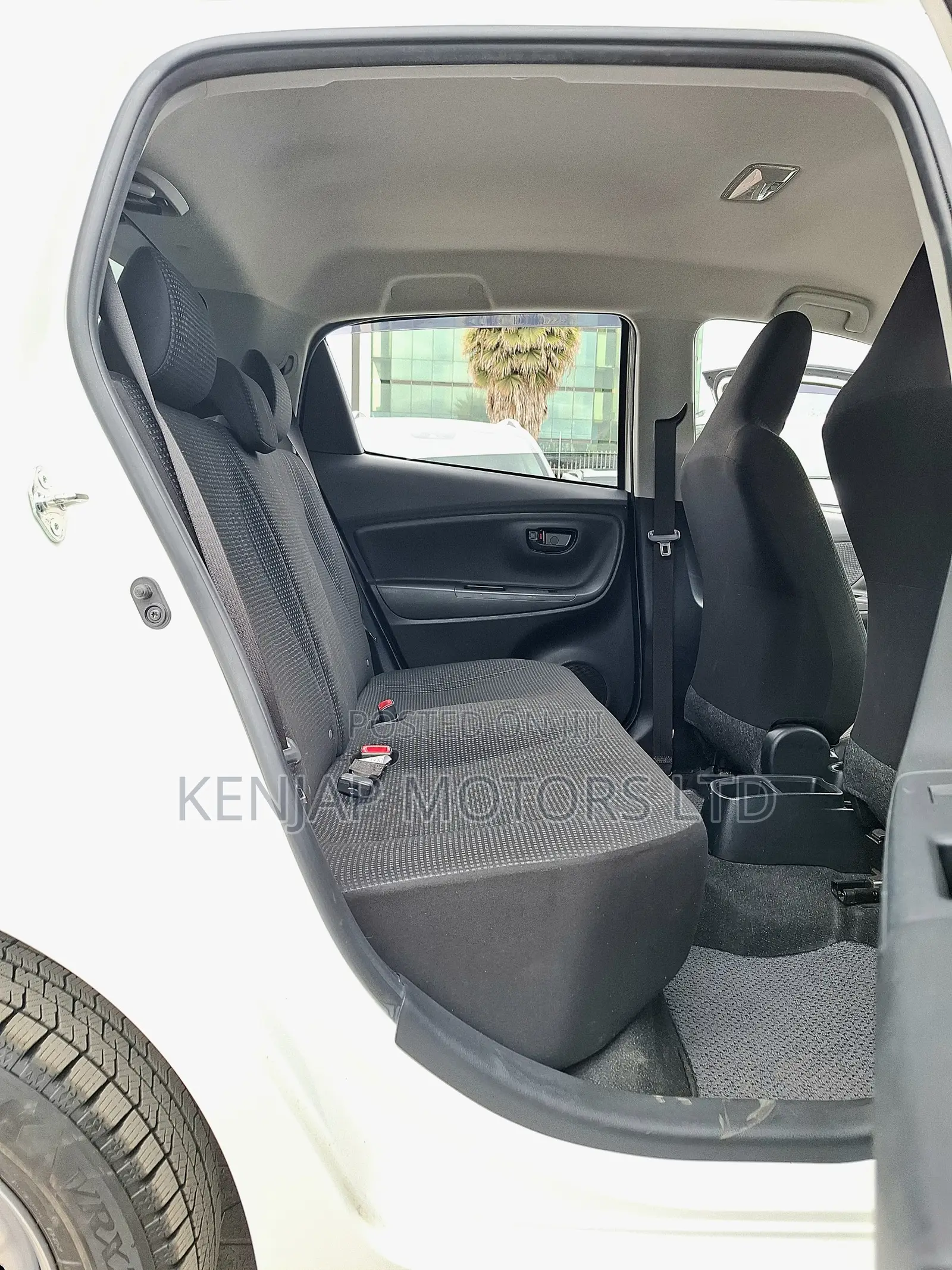 Toyota Vitz 1.3 AWD 5dr 2019 White
