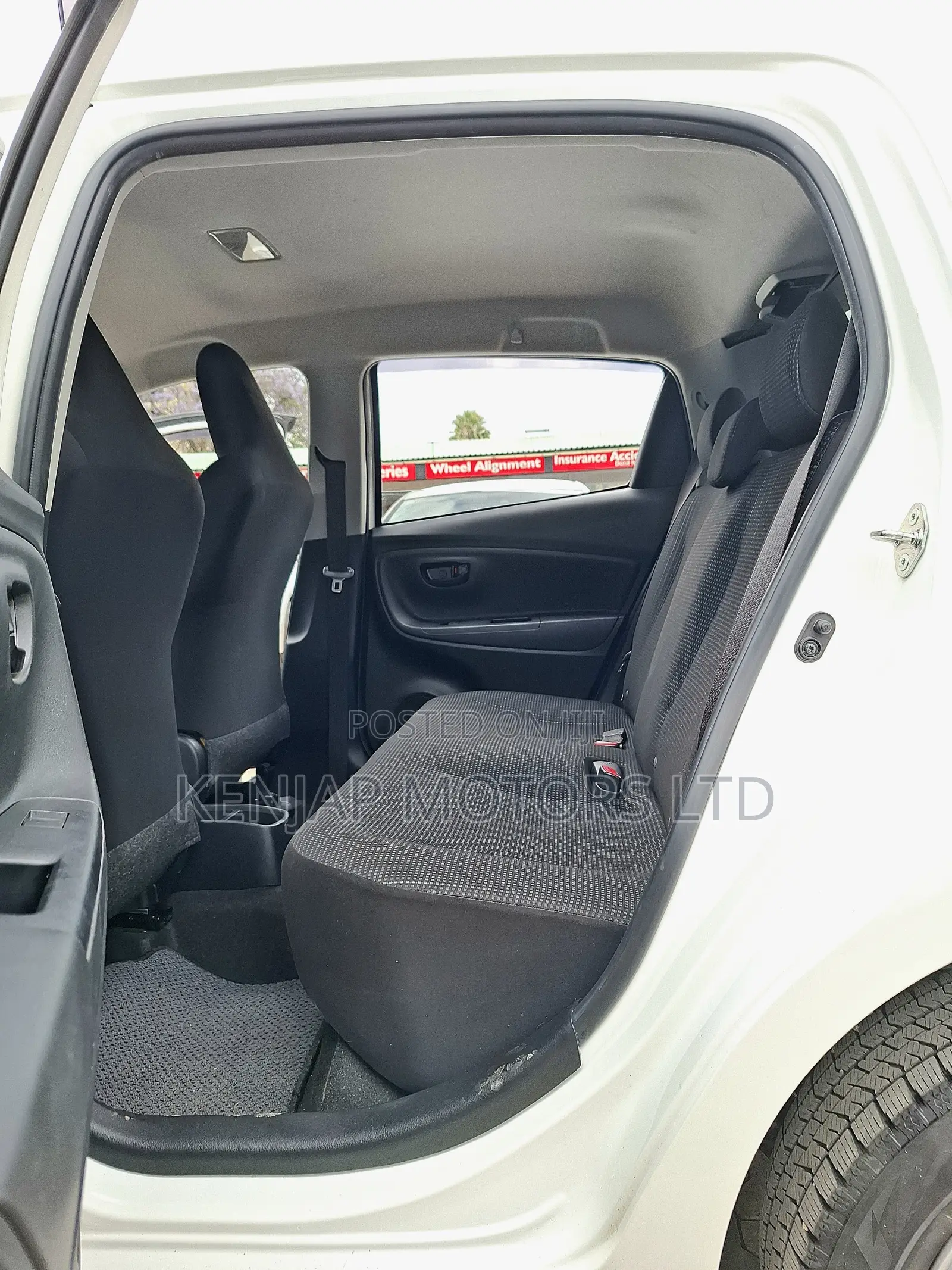 Toyota Vitz 1.3 AWD 5dr 2019 White