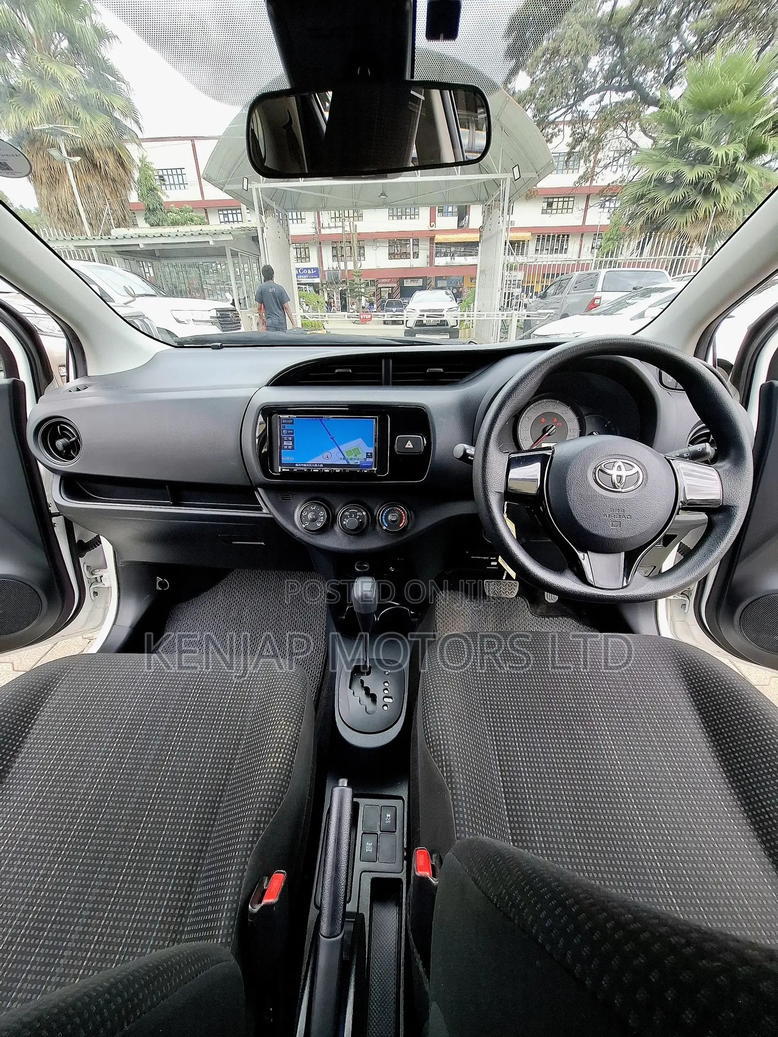 Toyota Vitz 1.3 AWD 5dr 2019 White