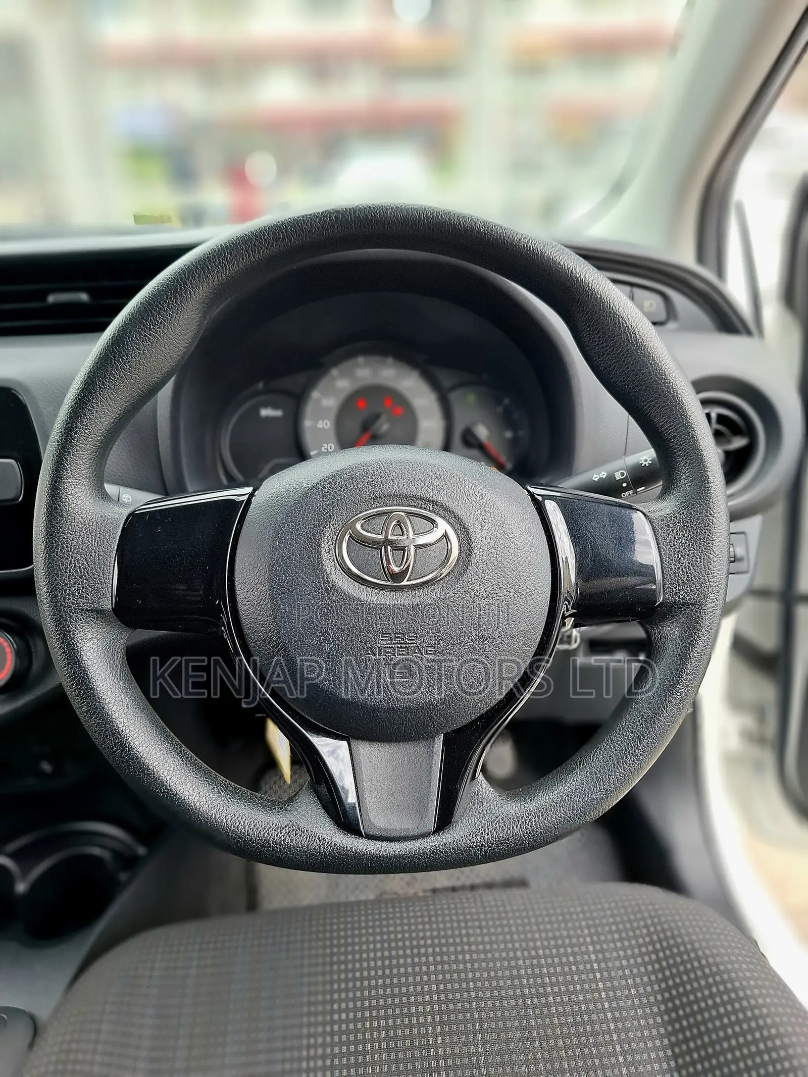 Toyota Vitz 1.3 AWD 5dr 2019 White