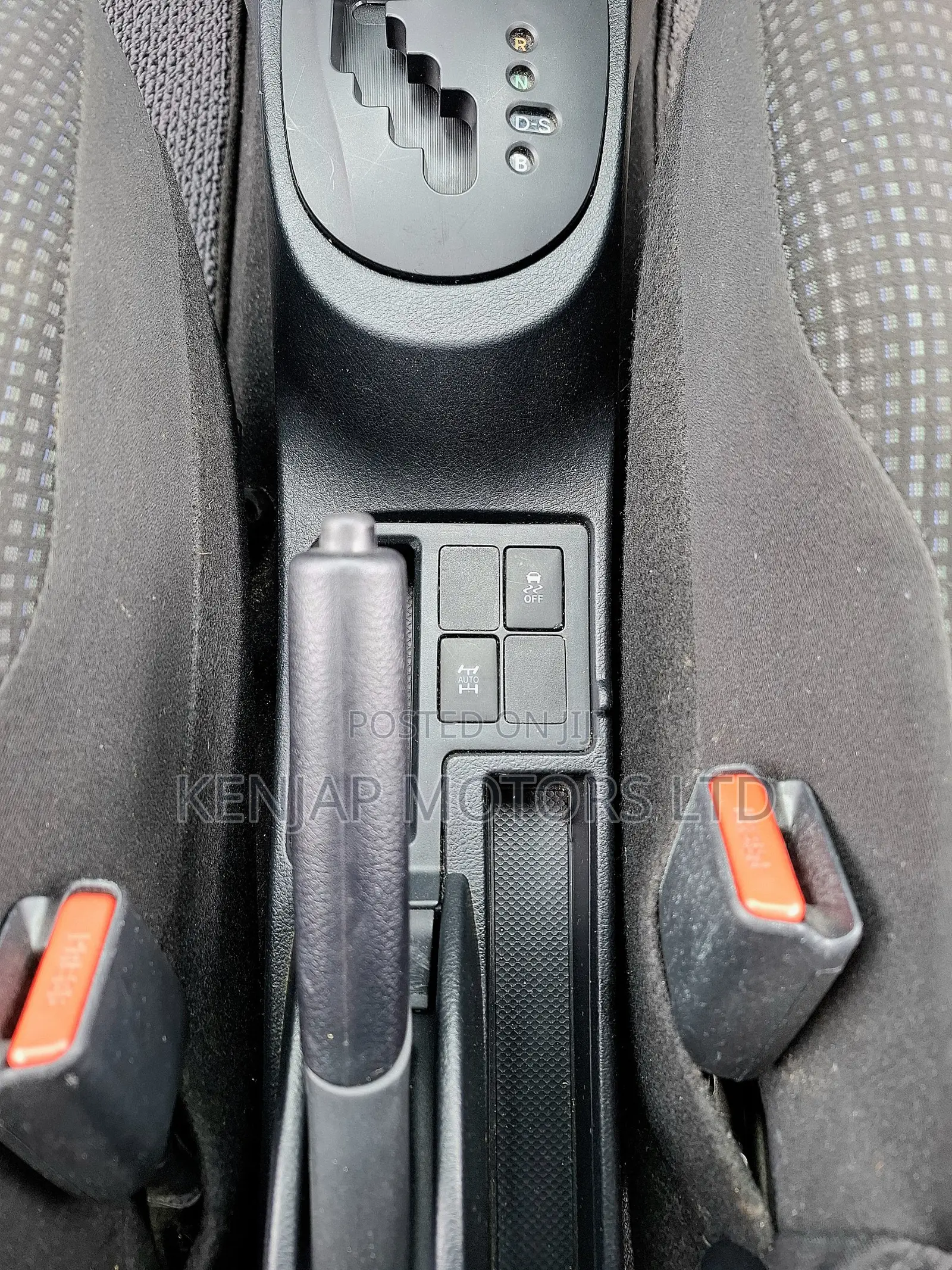 Toyota Vitz 1.3 AWD 5dr 2019 White