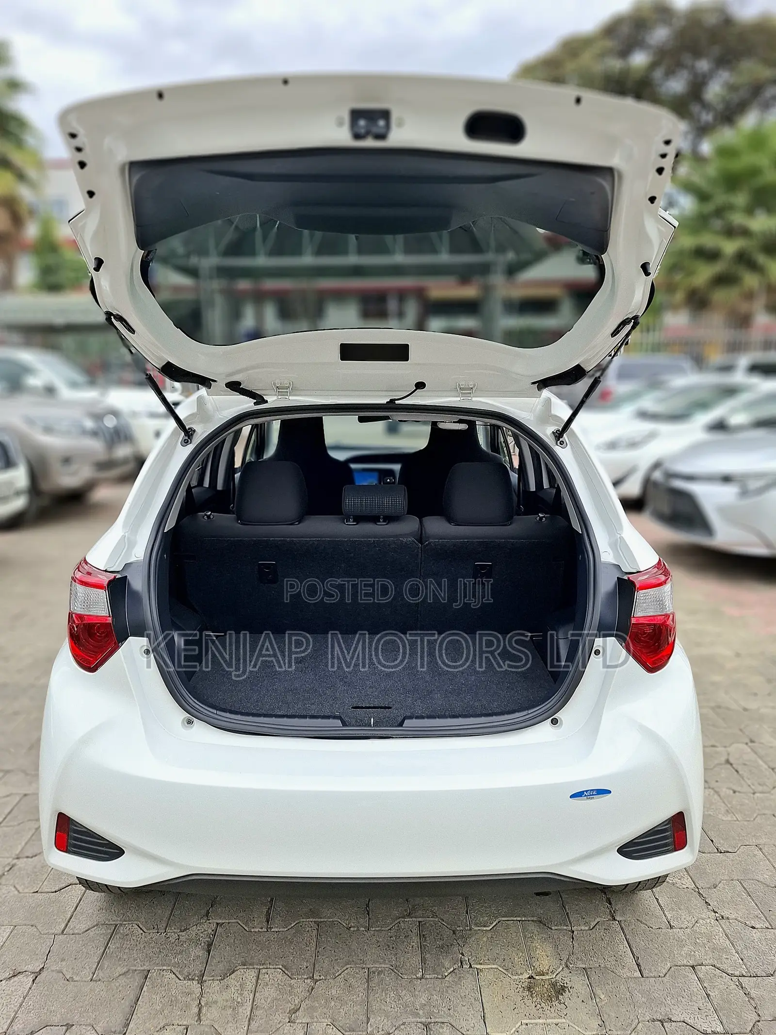 Toyota Vitz 1.3 AWD 5dr 2019 White