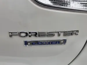 Subaru Forester Premium AWD 2019 Pearl