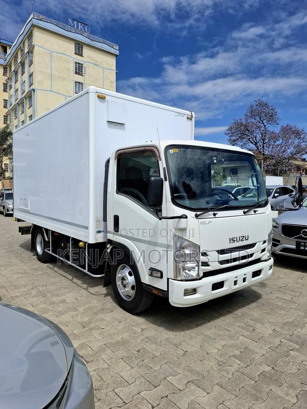 2019 Isuzu Elf - main view