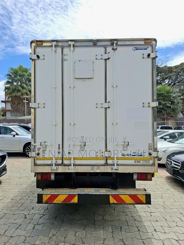 2019 Isuzu Elf - thumbnail 5