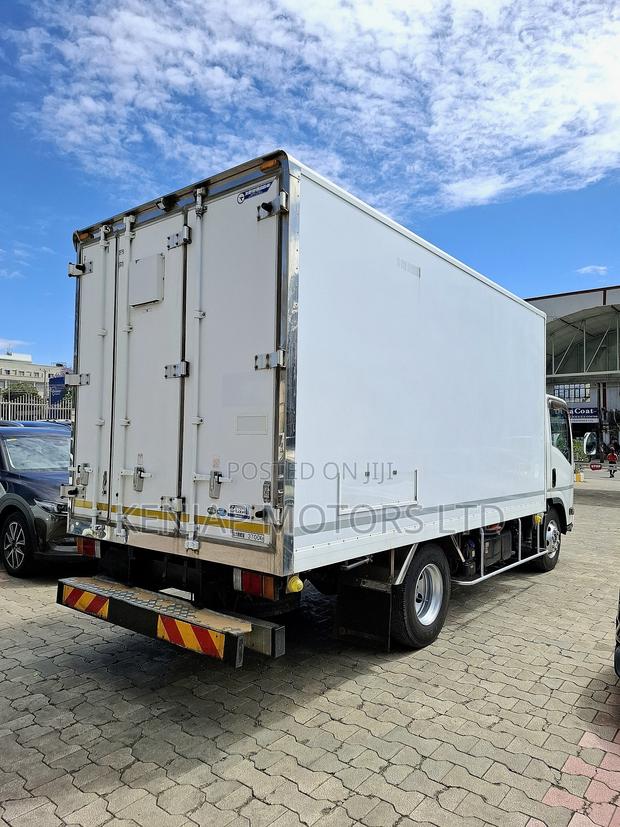 2019 Isuzu Elf - thumbnail 6