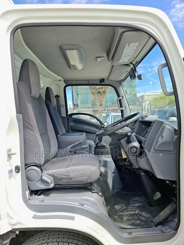 2019 Isuzu Elf - thumbnail 8