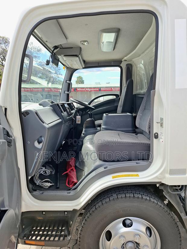 2019 Isuzu Elf - thumbnail 9