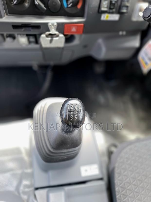 2019 Isuzu Elf - thumbnail 11