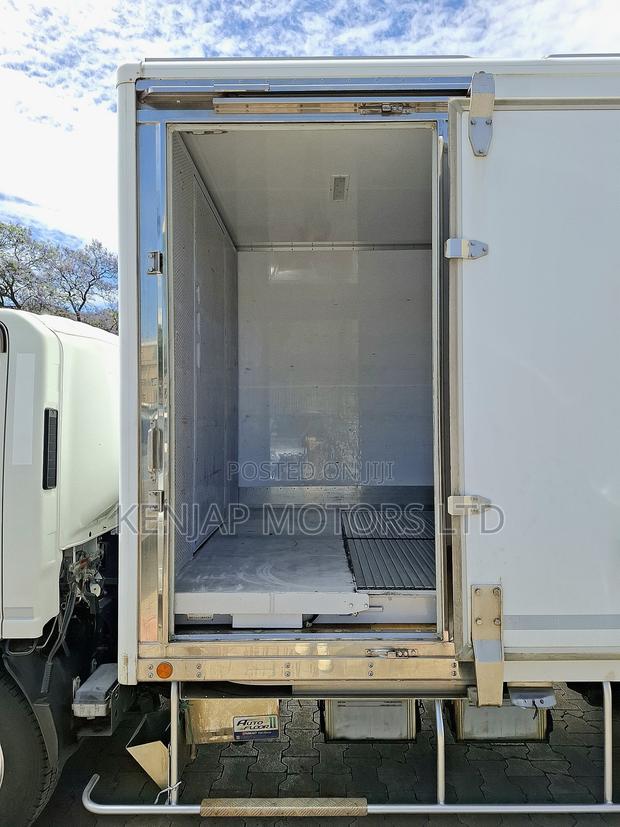 2019 Isuzu Elf - thumbnail 13