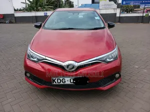 Toyota Auris 2016 Red