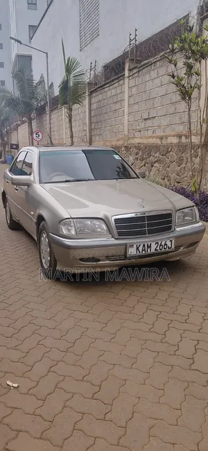 Mercedes-Benz C200 2000 Gold